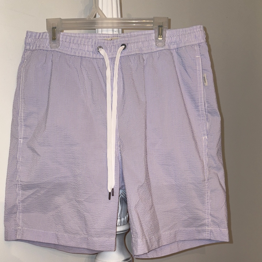 Onia seersucker swim trunks size medium new no tags 
Charles 7 inch